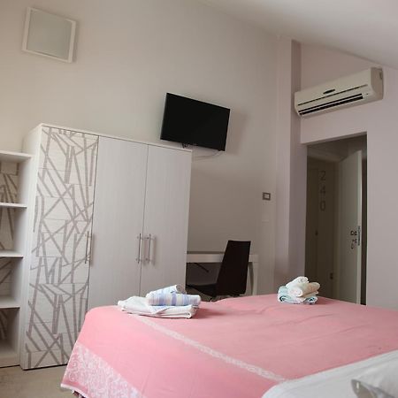 Hotel Silver Rimini Exteriör bild
