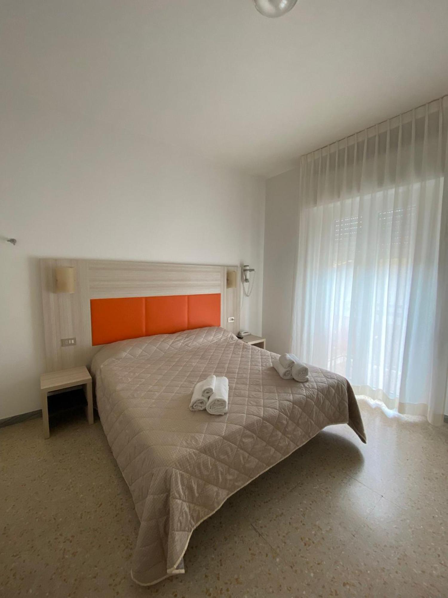 Hotel Silver Rimini Exteriör bild
