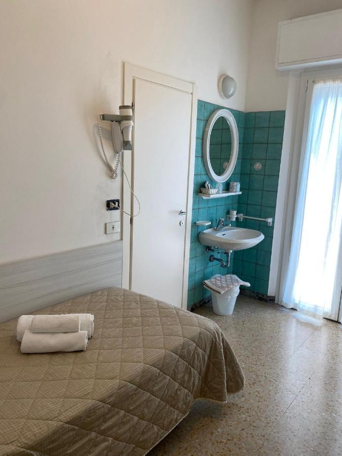 Hotel Silver Rimini Exteriör bild